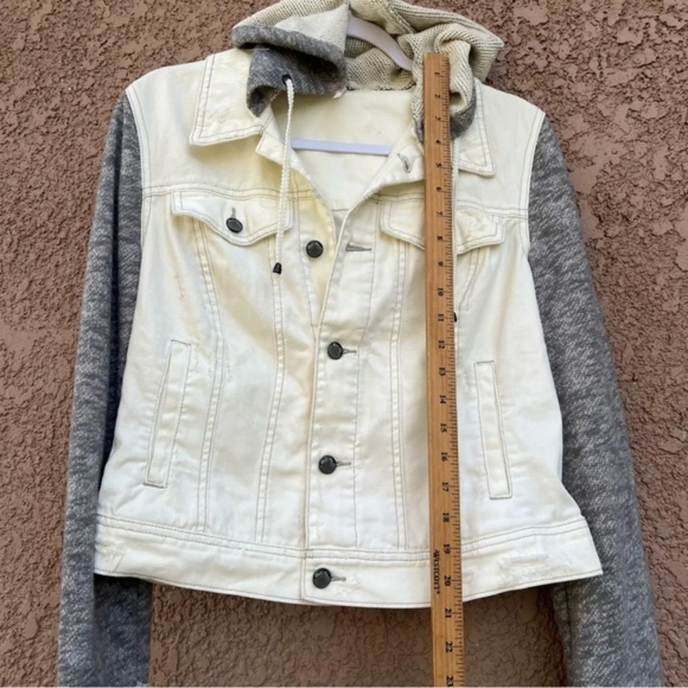 Free People distressed denim jacket with knit sleeves and hood - Size‎ M - Picture 11 of 12
